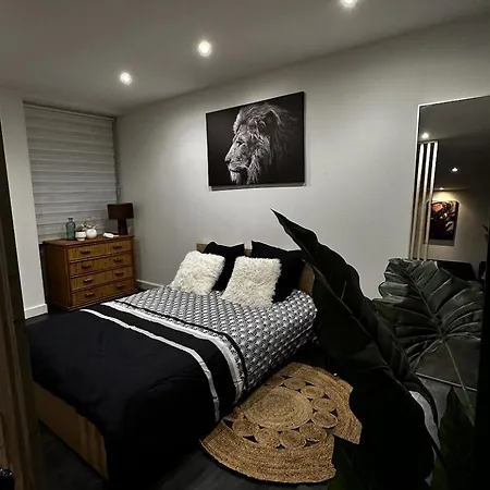 Loft Apartment *